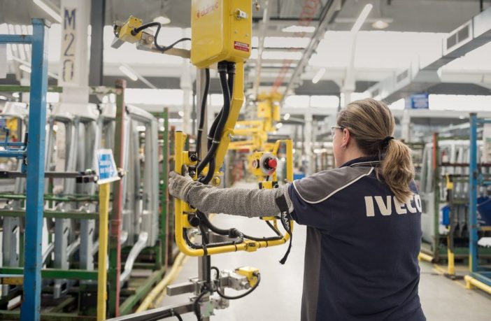 «Io, Silvia, persa nel magazzino automatico della Global Company come una vite nel demag»: profitti alti e bassi diritti ai tempi del Covid