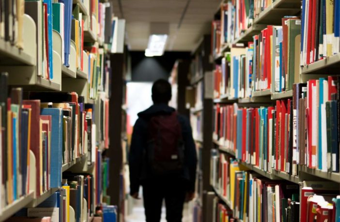 “Addio alla scuola”: gli abbandoni aumentano col Covid. Vale ancora l’art. 3 della Costituzione?
