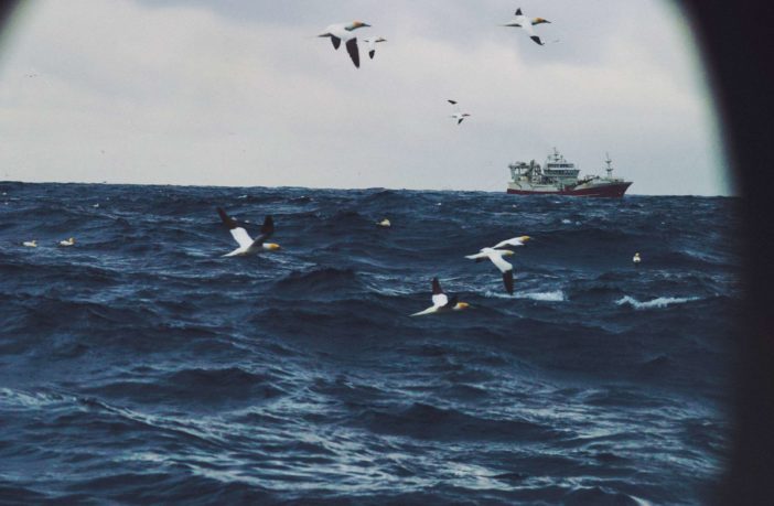 L’odissea dei 16 pescatori di Mazara, 107 giorni di vile sequestro politico. Il ritorno a casa tra gioia e umiliazione