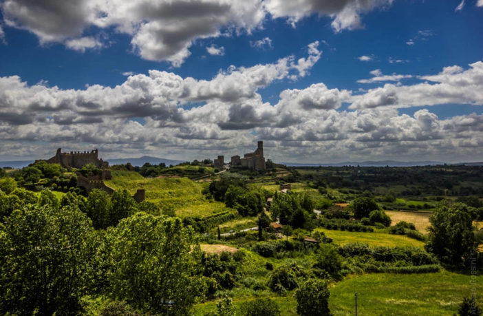 Demenziale speculare sui paesaggi di Tuscania e di Orvieto con pale e altro