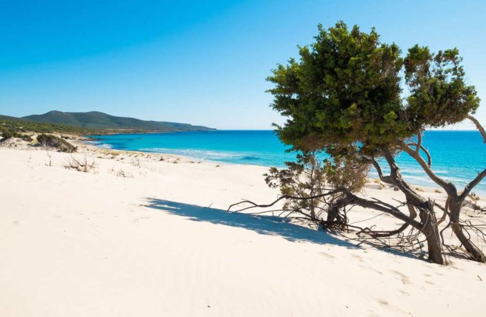 Assalto alle coste: il cemento in Sardegna, al tempo del coronavirus