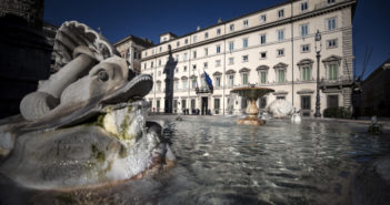Draghi-Mattarella e la carica scalcinata dei sottosegretari, dopo il braccio di ferro nei partiti