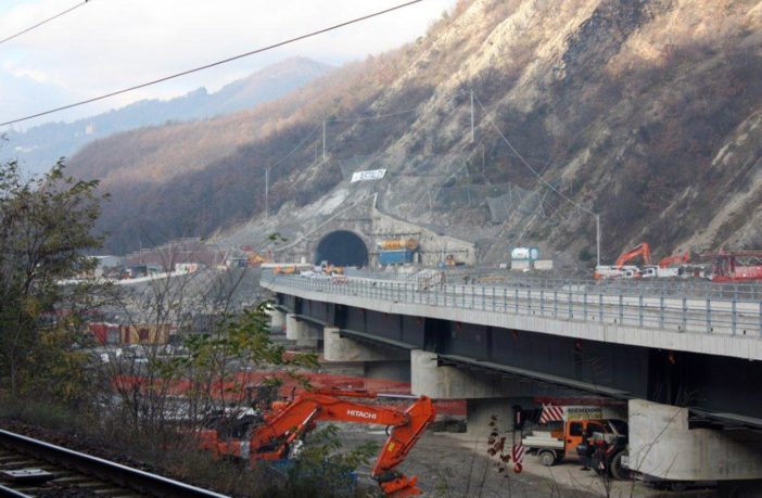 Storie incredibili d’Italia: 55 anni (se bastano) per 112 chilometri di ferrovia