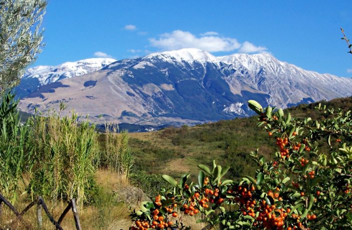 In Abruzzo è battaglia sulla Majella: si scrive con la “i” o con la “j”? Spunta pure la “y”