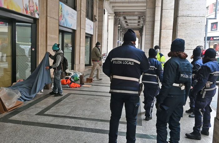 Torino a Cinque Stelle. La sindaca Appendino: «niente aiuti agli accattoni, sono un rischio»