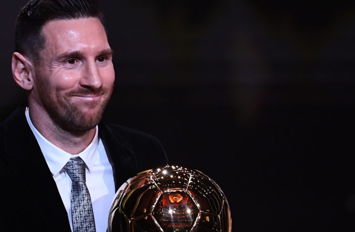 Il contratto d’oro di Lionel Messi mette in ginocchio il Barcellona. È il calcio d’oggi, bellezza!