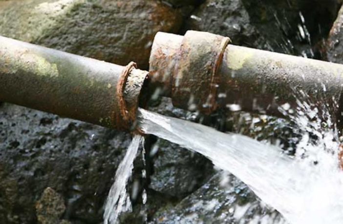 I buchi nell’acqua in Abruzzo (e non solo): reti colabrodo, coliformi fecali e rubinetti a secco