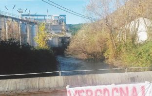 Acque al veleno. A Bussi, in Val Pescara, bomba ecologica innescata da mezzo secolo