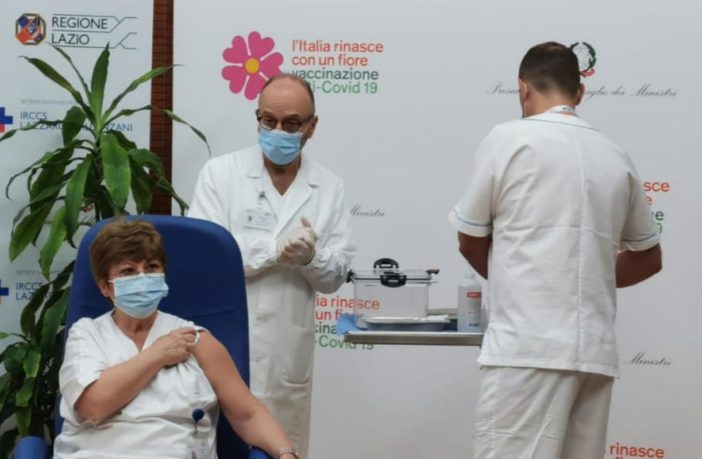 Vaccini e lotta al Covid: sconfiggere la pandemia rispettando la Costituzione
