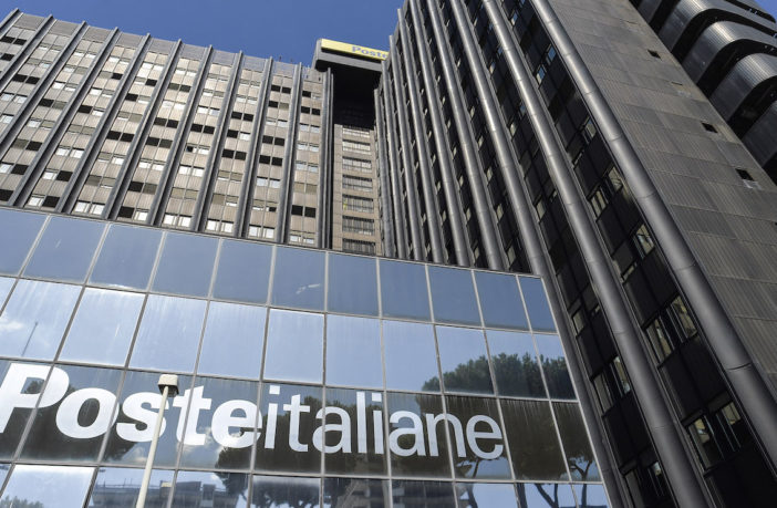 Lo straordinario affare di Poste Italiane: “bruciò il comò per venderne la cenere”