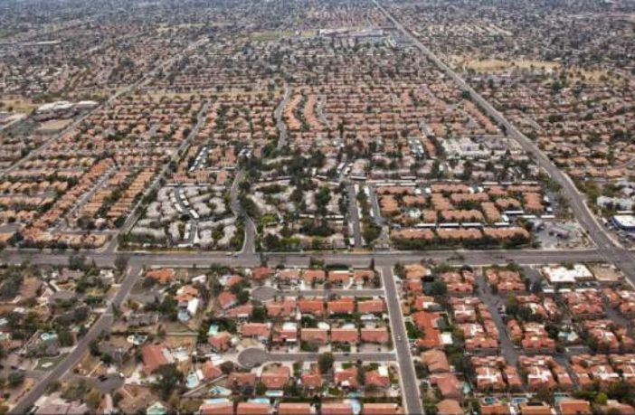 Consumo di suolo senza sosta: Roma divora se stessa con case e culle vuote