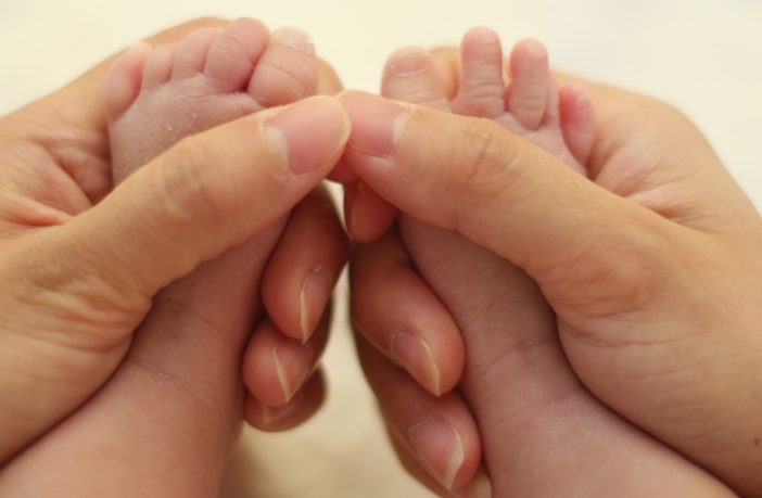 Natalità e disuguaglianze di genere: perché in Italia i conti (demografici) non tornano