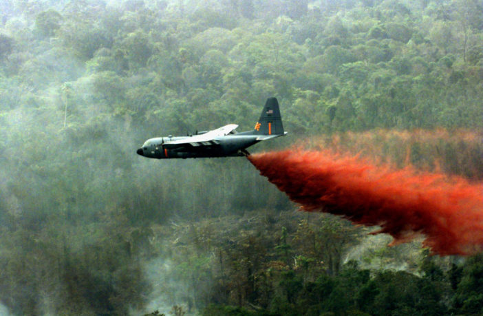 Vietnam-Seveso: il gemellaggio dell’orrore e l’eredità dell’agente arancio, 50 anni dopo