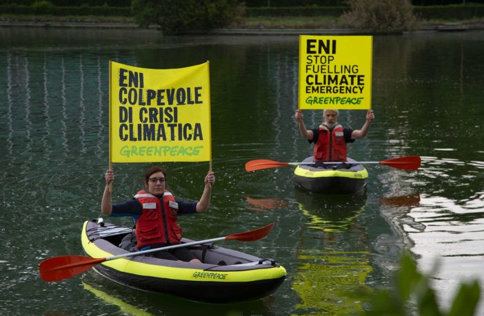 La testa all’indietro dell’Eni: «Mette a rischio la salute di tutti e la ripresa dell’Italia»