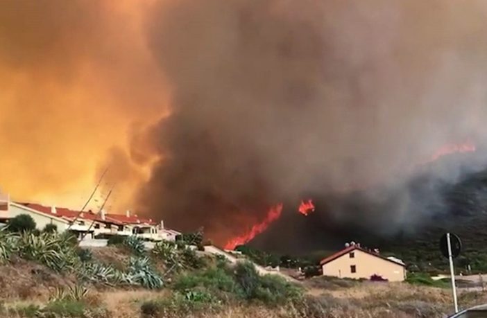 L’urlo del pastore: Sardegna distrutta dal fuoco e da chi il fuoco non l’ha saputo prevenire