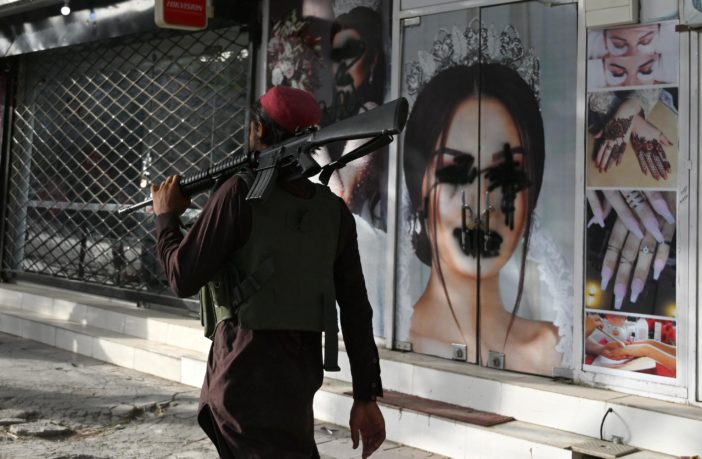 L’Afghanistan e l’emergenza umanitaria: la caccia alle donne è partita da mesi
