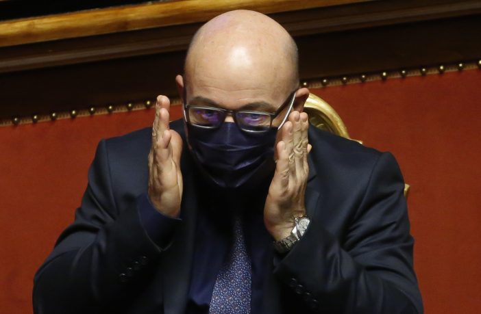 Cingolani nucleare: «Un commissario sulle scorie, come per il Ponte Morandi». 52 senatori lo interrogano