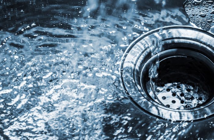 L’acqua è vita e la cerchiamo nello spazio. Mercificarla è dire col dito: “Tu vivi, tu muori”