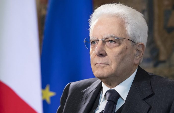 Sull’erto Colle resta Mattarella: la presidenza della Repubblica è salva, leader politici a pezzi