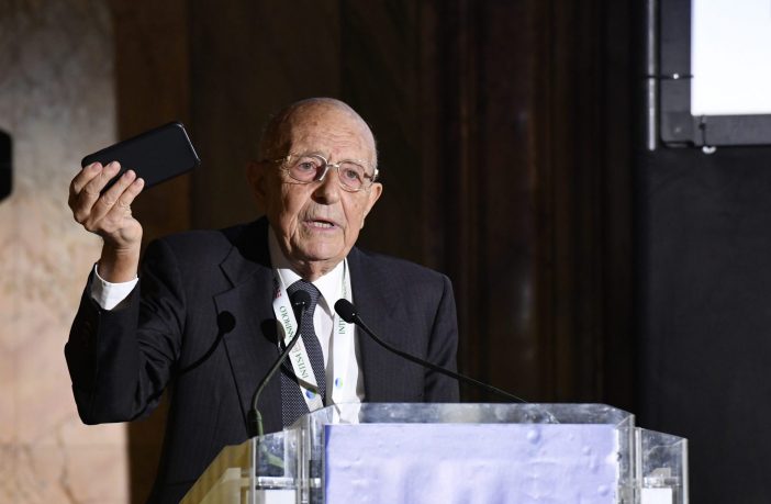 Verso l’erto Colle. Sui Palazzi romani aleggia un vago profumo d’intesa. Quale consiglio porterà la notte?