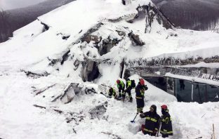 18 gennaio 2017 ore 16:49, la valanga sull’Hotel Rigopiano: «Non vogliamo dimenticarli mai»