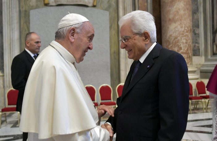 Bergoglio e Mattarella: teniamoceli cari questi nostri grandi vecchi