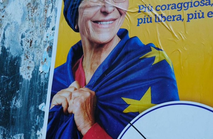 Tempi elettorali e facce da …santini: cosa ci racconta oggi la “fotografia antropologica”?