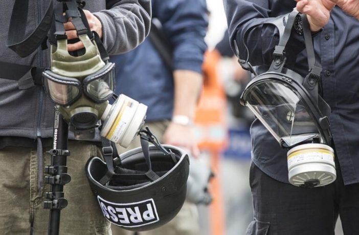 L’invasione russa dell’Ucraina, il giornalismo italiano e gli editorialisti con l’elmetto