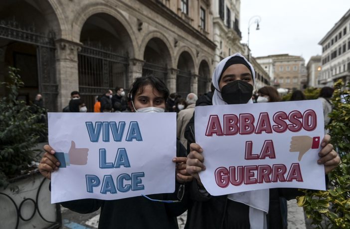 La guerra di ieri e di oggi, l’ignoranza della storia e la morte di una disciplina formativa