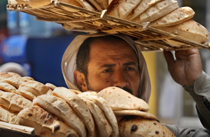 1 / “Battaglia del grano”. Guerra, pane e pace: si svuotano i granai e i prezzi salgono. Fine delle vacche grasse