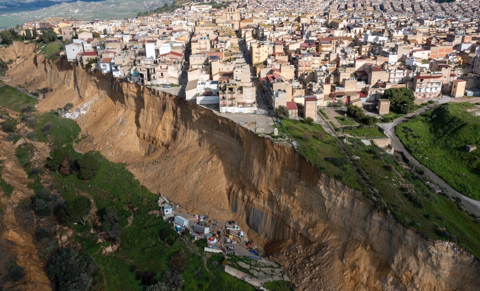 Crisi climatica e fragilità del territorio: «Per chi suona la campana di Niscemi? Per tutta la Sicilia (e non solo)»